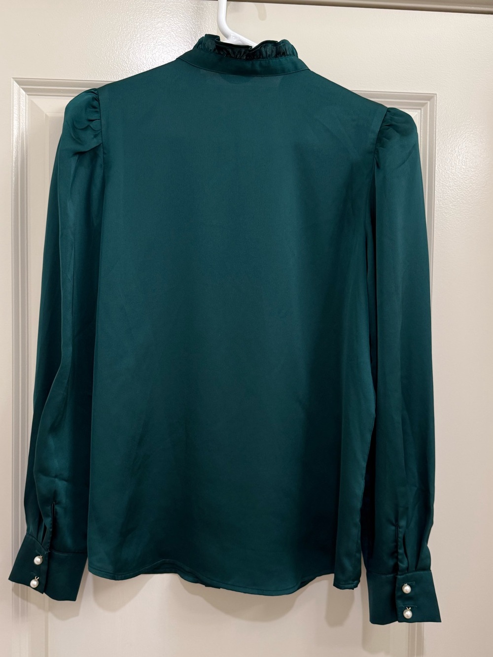 Ann Taylor Green Blouse Pearl Detail NWT 🆕 - Picture 4 of 9